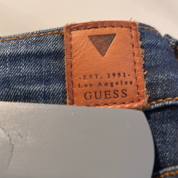 Guess power skinny jeans. Tapered at ankle. Size 31 - Picture 5 of 7